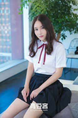 女同学把手放进我裤子里摸